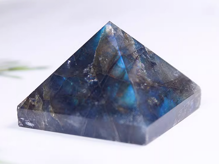 天然水晶金字塔
