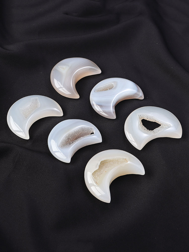Natural crystal cave agate crystal cave moon ornaments hand-polished crystal raw stone home decoration gemstone crafts