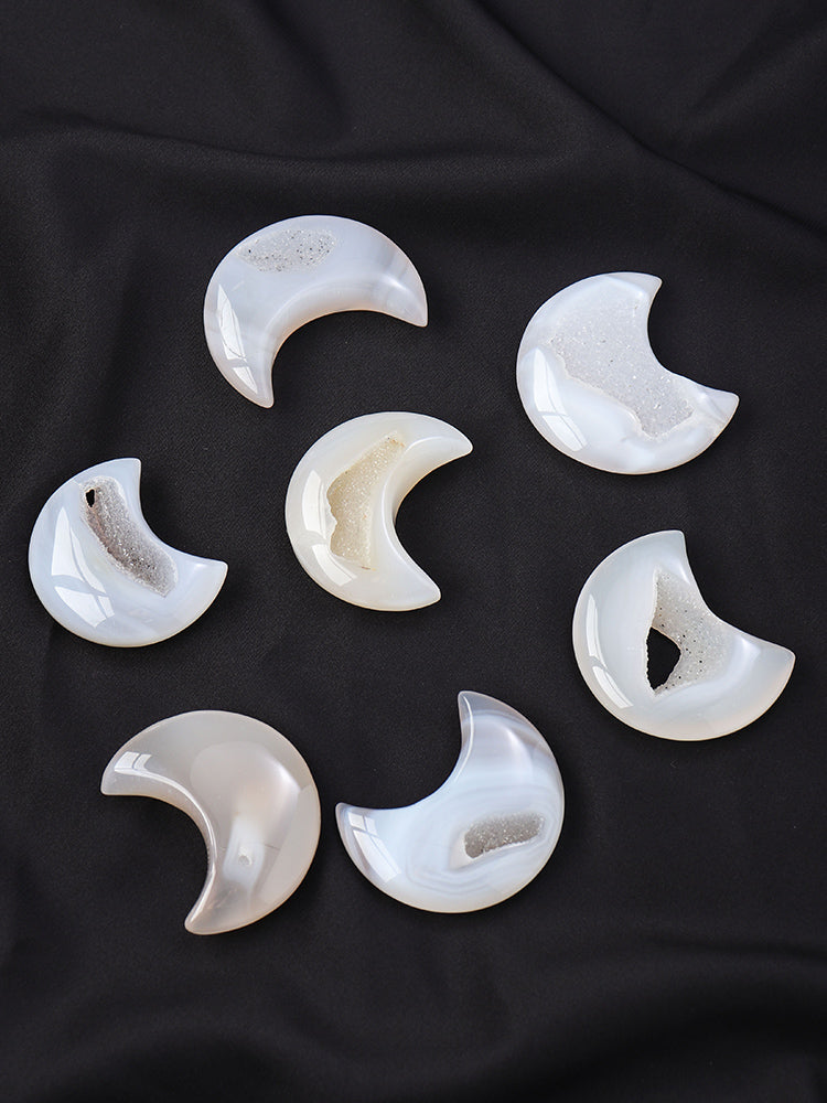 Natural crystal cave agate crystal cave moon ornaments hand-polished crystal raw stone home decoration gemstone crafts