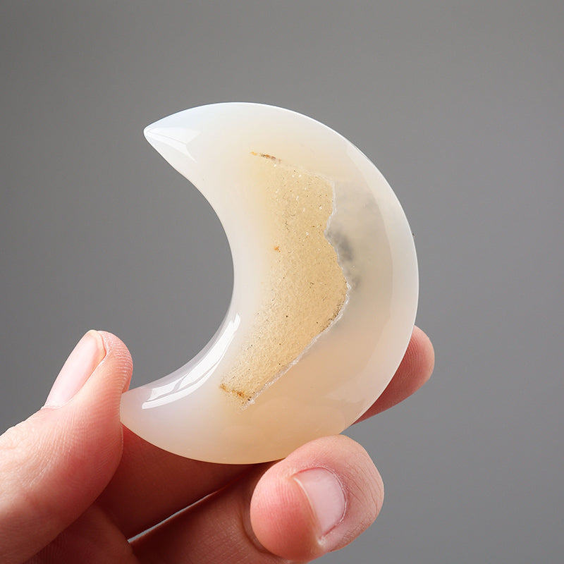 Natural crystal cave agate crystal cave moon ornaments hand-polished crystal raw stone home decoration gemstone crafts