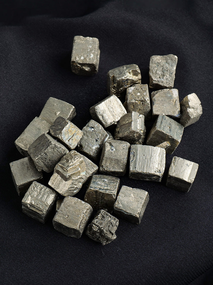 Natural crystal ore stone pyrite chalcopyrite raw stone gemstone metal fool's gold ore popular science teaching specimen